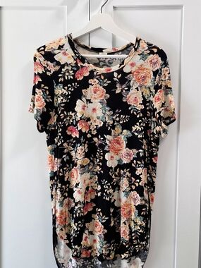 Wilfred Aritzia Capucine Floral T-Shirt Black Small High Low Curved Hem Top S